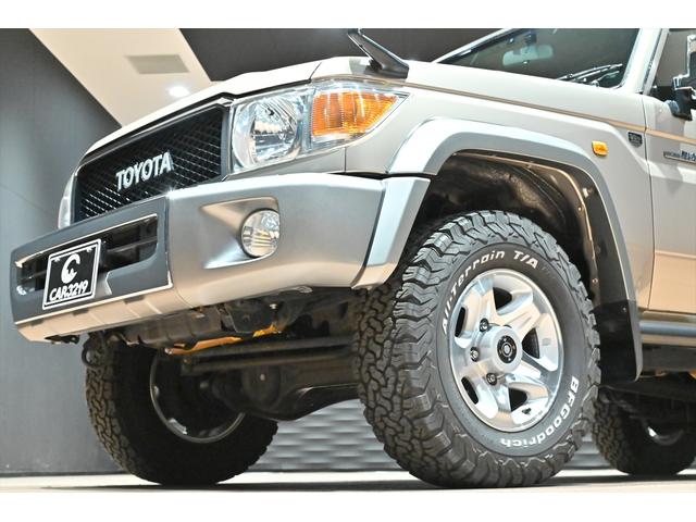 ランドクルーザー７０ バン　再販モデル／ＢＦグッドリッジＡＴタイヤ／ＪＡＯＳリアラダー／サイドステップ／ガナドールマフラー／オールドマンエミューステアリングダンパー／ＲＥＣＡＲＯセミバケットシート／ＲＥＡＬウッドステアリング（33枚目）