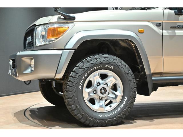 ランドクルーザー７０ バン　再販モデル／ＢＦグッドリッジＡＴタイヤ／ＪＡＯＳリアラダー／サイドステップ／ガナドールマフラー／オールドマンエミューステアリングダンパー／ＲＥＣＡＲＯセミバケットシート／ＲＥＡＬウッドステアリング（34枚目）