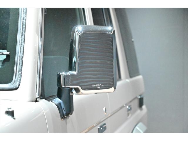 ランドクルーザー７０ バン　再販モデル／ＢＦグッドリッジＡＴタイヤ／ＪＡＯＳリアラダー／サイドステップ／ガナドールマフラー／オールドマンエミューステアリングダンパー／ＲＥＣＡＲＯセミバケットシート／ＲＥＡＬウッドステアリング（39枚目）
