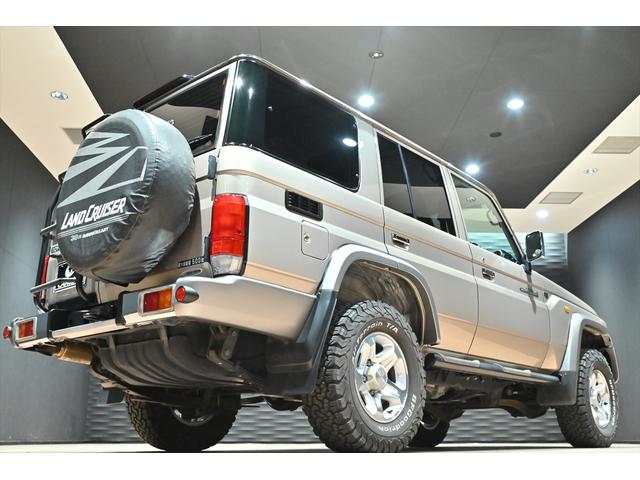 ランドクルーザー７０ バン　再販モデル／ＢＦグッドリッジＡＴタイヤ／ＪＡＯＳリアラダー／サイドステップ／ガナドールマフラー／オールドマンエミューステアリングダンパー／ＲＥＣＡＲＯセミバケットシート／ＲＥＡＬウッドステアリング（42枚目）