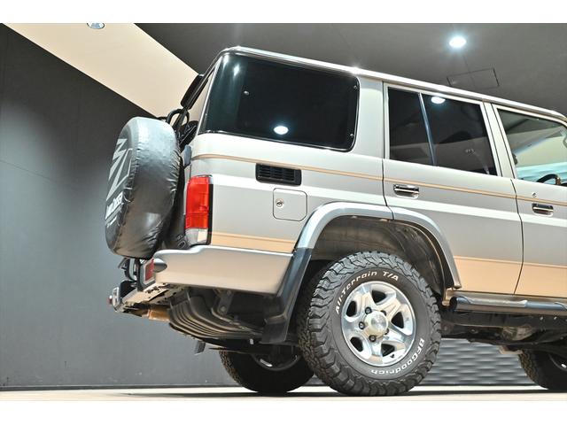 ランドクルーザー７０ バン　再販モデル／ＢＦグッドリッジＡＴタイヤ／ＪＡＯＳリアラダー／サイドステップ／ガナドールマフラー／オールドマンエミューステアリングダンパー／ＲＥＣＡＲＯセミバケットシート／ＲＥＡＬウッドステアリング（45枚目）