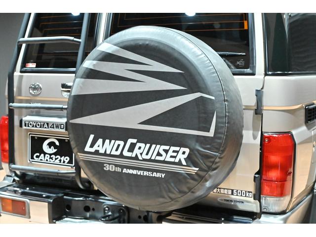 ランドクルーザー７０ バン　再販モデル／ＢＦグッドリッジＡＴタイヤ／ＪＡＯＳリアラダー／サイドステップ／ガナドールマフラー／オールドマンエミューステアリングダンパー／ＲＥＣＡＲＯセミバケットシート／ＲＥＡＬウッドステアリング（46枚目）
