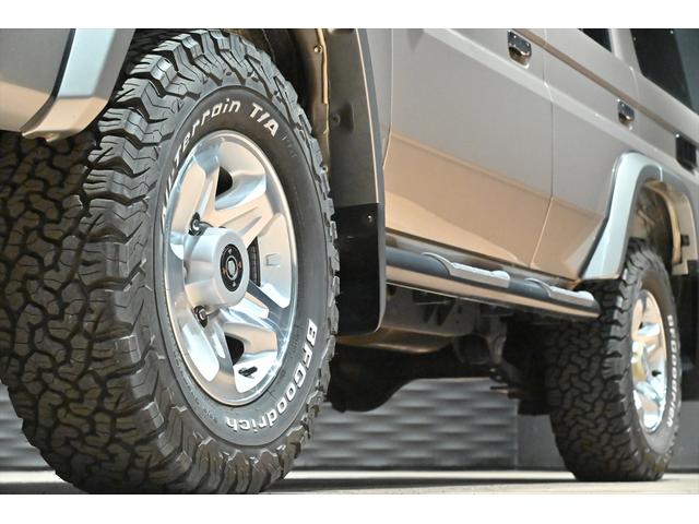 ランドクルーザー７０ バン　再販モデル／ＢＦグッドリッジＡＴタイヤ／ＪＡＯＳリアラダー／サイドステップ／ガナドールマフラー／オールドマンエミューステアリングダンパー／ＲＥＣＡＲＯセミバケットシート／ＲＥＡＬウッドステアリング（52枚目）