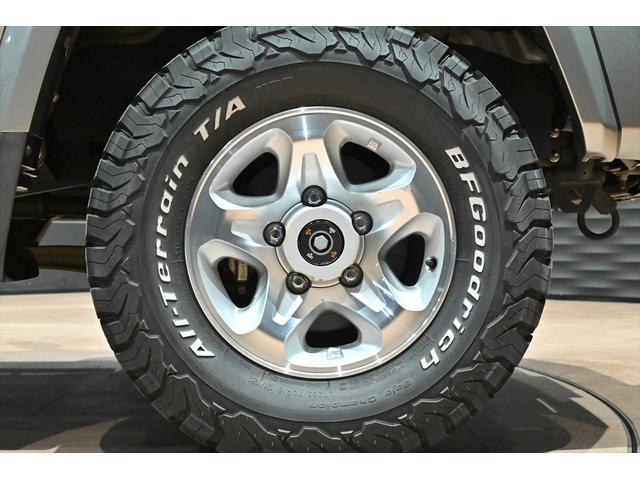 ランドクルーザー７０ バン　再販モデル／ＢＦグッドリッジＡＴタイヤ／ＪＡＯＳリアラダー／サイドステップ／ガナドールマフラー／オールドマンエミューステアリングダンパー／ＲＥＣＡＲＯセミバケットシート／ＲＥＡＬウッドステアリング（55枚目）