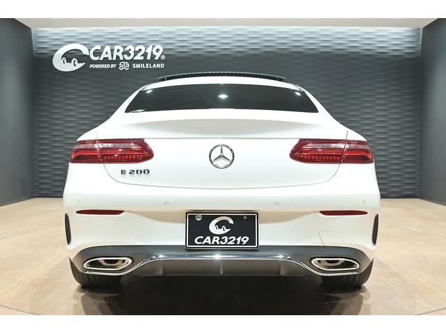 Eクラス E200 クーペ スポーツ パノラマスライディングル-フ/赤・黒革シ-ト/シ-トヒ-タ-/アンビエント/ブルメスタ/純正ナビ/フルセグ/全方位カメラ/ヘッドアップディスプレイ/BSM/レザーPKG/エアバランスPKG/ETC/(4枚目)