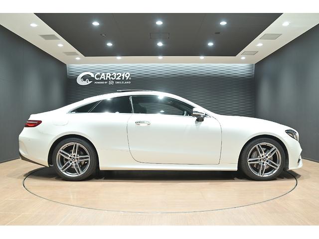 Eクラス E200 クーペ スポーツ パノラマスライディングル-フ/赤・黒革シ-ト/シ-トヒ-タ-/アンビエント/ブルメスタ/純正ナビ/フルセグ/全方位カメラ/ヘッドアップディスプレイ/BSM/レザーPKG/エアバランスPKG/ETC/(6枚目)