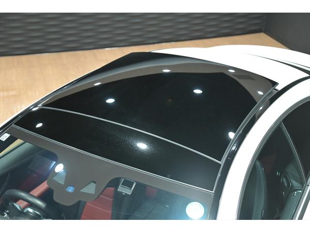 Eクラス E200 クーペ スポーツ パノラマスライディングル-フ/赤・黒革シ-ト/シ-トヒ-タ-/アンビエント/ブルメスタ/純正ナビ/フルセグ/全方位カメラ/ヘッドアップディスプレイ/BSM/レザーPKG/エアバランスPKG/ETC/(9枚目)