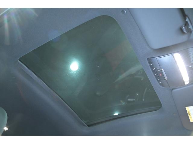 Eクラス E200 クーペ スポーツ パノラマスライディングル-フ/赤・黒革シ-ト/シ-トヒ-タ-/アンビエント/ブルメスタ/純正ナビ/フルセグ/全方位カメラ/ヘッドアップディスプレイ/BSM/レザーPKG/エアバランスPKG/ETC/(10枚目)