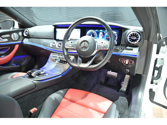 Eクラス E200 クーペ スポーツ パノラマスライディングル-フ/赤・黒革シ-ト/シ-トヒ-タ-/アンビエント/ブルメスタ/純正ナビ/フルセグ/全方位カメラ/ヘッドアップディスプレイ/BSM/レザーPKG/エアバランスPKG/ETC/(13枚目)