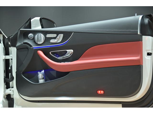 Eクラス E200 クーペ スポーツ パノラマスライディングル-フ/赤・黒革シ-ト/シ-トヒ-タ-/アンビエント/ブルメスタ/純正ナビ/フルセグ/全方位カメラ/ヘッドアップディスプレイ/BSM/レザーPKG/エアバランスPKG/ETC/(23枚目)