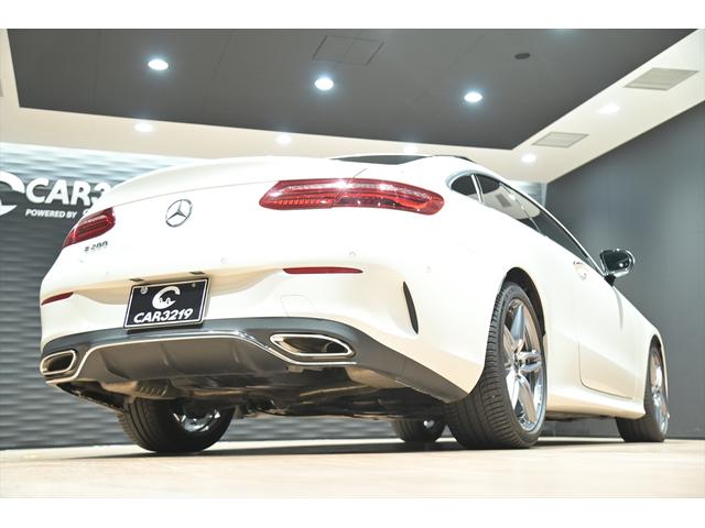 Eクラス E200 クーペ スポーツ パノラマスライディングル-フ/赤・黒革シ-ト/シ-トヒ-タ-/アンビエント/ブルメスタ/純正ナビ/フルセグ/全方位カメラ/ヘッドアップディスプレイ/BSM/レザーPKG/エアバランスPKG/ETC/(56枚目)