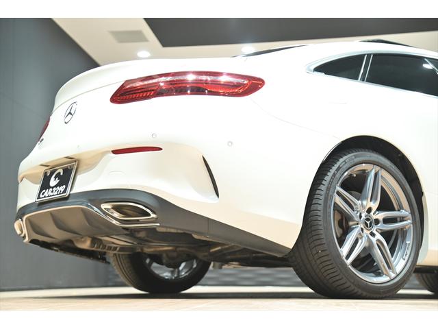 Eクラス E200 クーペ スポーツ パノラマスライディングル-フ/赤・黒革シ-ト/シ-トヒ-タ-/アンビエント/ブルメスタ/純正ナビ/フルセグ/全方位カメラ/ヘッドアップディスプレイ/BSM/レザーPKG/エアバランスPKG/ETC/(58枚目)