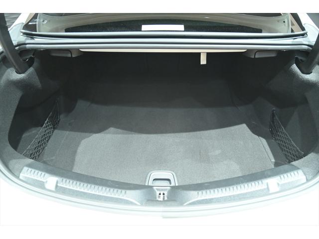 Eクラス E200 クーペ スポーツ パノラマスライディングル-フ/赤・黒革シ-ト/シ-トヒ-タ-/アンビエント/ブルメスタ/純正ナビ/フルセグ/全方位カメラ/ヘッドアップディスプレイ/BSM/レザーPKG/エアバランスPKG/ETC/(61枚目)