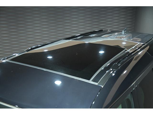 ディフェンダー 110X-ダイナミックHSE D300 ワンオ-ナ-/パノラマスライディングル-フ/黒・白革シート/シートヒータークーラー/MERIDIANサウンド/新品BFグットリッチKO2タイヤ/純正エアサス/純正ナビ/Bluetooth/全方位カメラ(9枚目)