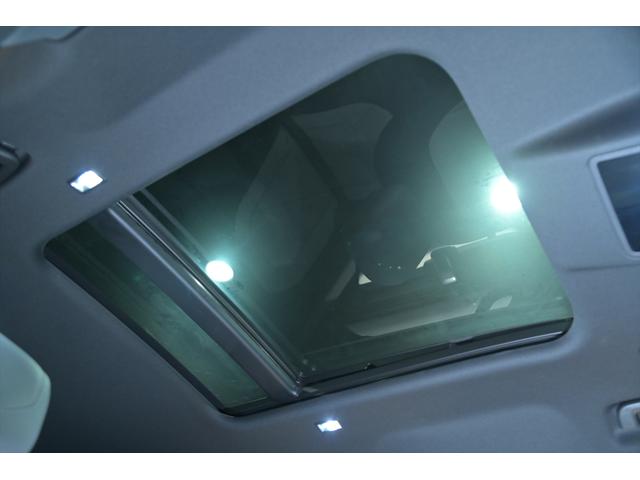 ディフェンダー 110X-ダイナミックHSE D300 ワンオ-ナ-/パノラマスライディングル-フ/黒・白革シート/シートヒータークーラー/MERIDIANサウンド/新品BFグットリッチKO2タイヤ/純正エアサス/純正ナビ/Bluetooth/全方位カメラ(10枚目)