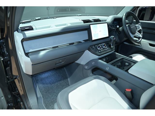 ディフェンダー 110X-ダイナミックHSE D300 ワンオ-ナ-/パノラマスライディングル-フ/黒・白革シート/シートヒータークーラー/MERIDIANサウンド/新品BFグットリッチKO2タイヤ/純正エアサス/純正ナビ/Bluetooth/全方位カメラ(11枚目)