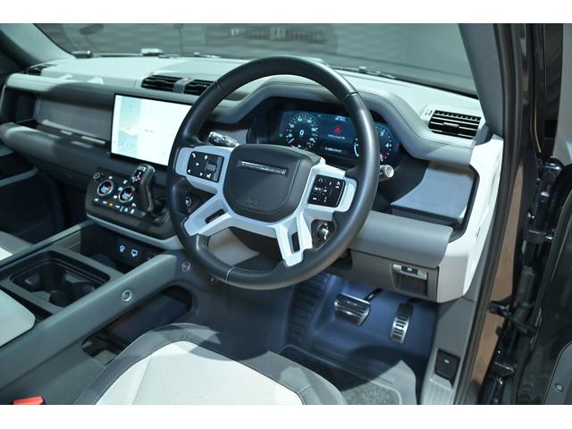 ディフェンダー 110X-ダイナミックHSE D300 ワンオ-ナ-/パノラマスライディングル-フ/黒・白革シート/シートヒータークーラー/MERIDIANサウンド/新品BFグットリッチKO2タイヤ/純正エアサス/純正ナビ/Bluetooth/全方位カメラ(13枚目)