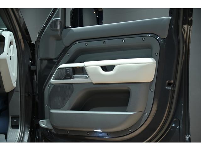 ディフェンダー 110X-ダイナミックHSE D300 ワンオ-ナ-/パノラマスライディングル-フ/黒・白革シート/シートヒータークーラー/MERIDIANサウンド/新品BFグットリッチKO2タイヤ/純正エアサス/純正ナビ/Bluetooth/全方位カメラ(25枚目)