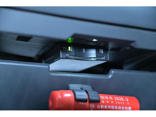 ディフェンダー 110X-ダイナミックHSE D300 ワンオ-ナ-/パノラマスライディングル-フ/黒・白革シート/シートヒータークーラー/MERIDIANサウンド/新品BFグットリッチKO2タイヤ/純正エアサス/純正ナビ/Bluetooth/全方位カメラ(35枚目)