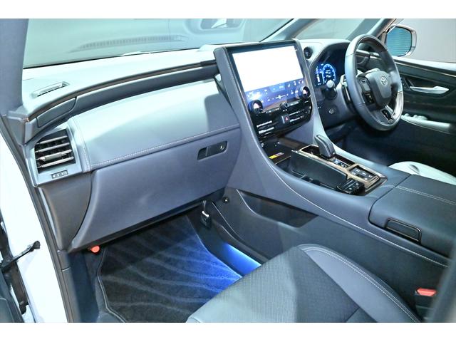 ヴェルファイアハイブリッド Ｚ　プレミア　黒革／モデリスタエアロ（Ｆ・Ｓ・Ｒ）／モデリスタマフラー／シグネチャーイルミブレード／イルミルーフスポイラー／サイドエンブレムイルミ／ピラーライト／ディスプレイオーディオ／リアモニター／ＥＴＣ／全方位（11枚目）