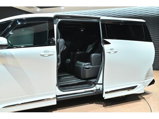 ヴェルファイアハイブリッド Ｚ　プレミア　黒革／モデリスタエアロ（Ｆ・Ｓ・Ｒ）／モデリスタマフラー／シグネチャーイルミブレード／イルミルーフスポイラー／サイドエンブレムイルミ／ピラーライト／ディスプレイオーディオ／リアモニター／ＥＴＣ／全方位（53枚目）