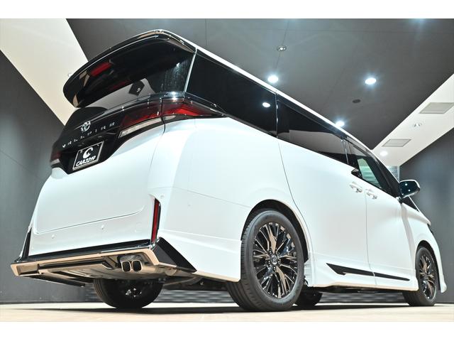 ヴェルファイアハイブリッド Ｚ　プレミア　黒革／モデリスタエアロ（Ｆ・Ｓ・Ｒ）／モデリスタマフラー／シグネチャーイルミブレード／イルミルーフスポイラー／サイドエンブレムイルミ／ピラーライト／ディスプレイオーディオ／リアモニター／ＥＴＣ／全方位（55枚目）