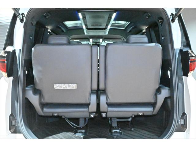 ヴェルファイアハイブリッド Ｚ　プレミア　黒革／モデリスタエアロ（Ｆ・Ｓ・Ｒ）／モデリスタマフラー／シグネチャーイルミブレード／イルミルーフスポイラー／サイドエンブレムイルミ／ピラーライト／ディスプレイオーディオ／リアモニター／ＥＴＣ／全方位（64枚目）