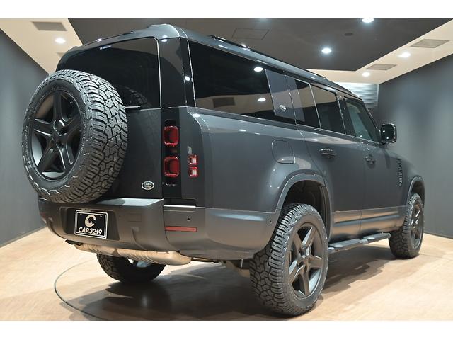 ディフェンダー 130SE D300 ワンオーナー/ブラックアウト/新品ジオランダーX-ATタイヤ/スライディングサンル-フ/メリディアンサウンド/純正エアサス/黒革シート/ブラインドスポット/サイドステップ/純正ナビ/全方位カメラ(2枚目)