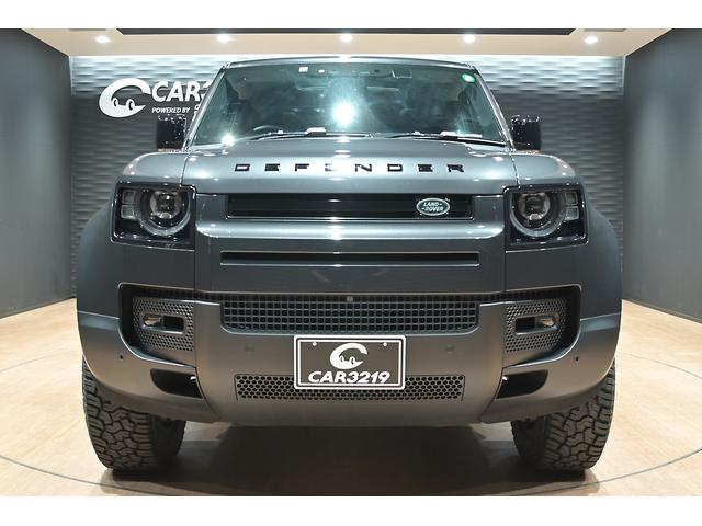 ディフェンダー 130SE D300 ワンオーナー/ブラックアウト/新品ジオランダーX-ATタイヤ/スライディングサンル-フ/メリディアンサウンド/純正エアサス/黒革シート/ブラインドスポット/サイドステップ/純正ナビ/全方位カメラ(3枚目)