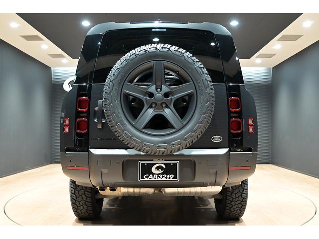 ディフェンダー 130SE D300 ワンオーナー/ブラックアウト/新品ジオランダーX-ATタイヤ/スライディングサンル-フ/メリディアンサウンド/純正エアサス/黒革シート/ブラインドスポット/サイドステップ/純正ナビ/全方位カメラ(4枚目)