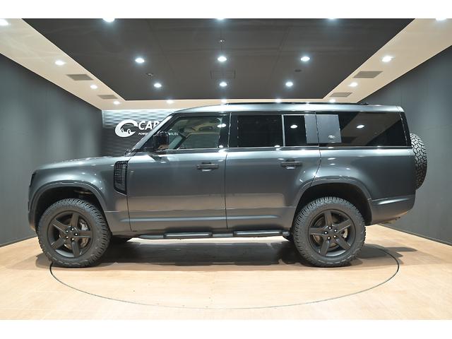 ディフェンダー 130SE D300 ワンオーナー/ブラックアウト/新品ジオランダーX-ATタイヤ/スライディングサンル-フ/メリディアンサウンド/純正エアサス/黒革シート/ブラインドスポット/サイドステップ/純正ナビ/全方位カメラ(5枚目)