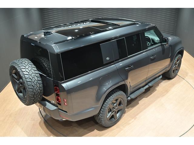 ディフェンダー 130SE D300 ワンオーナー/ブラックアウト/新品ジオランダーX-ATタイヤ/スライディングサンル-フ/メリディアンサウンド/純正エアサス/黒革シート/ブラインドスポット/サイドステップ/純正ナビ/全方位カメラ(8枚目)