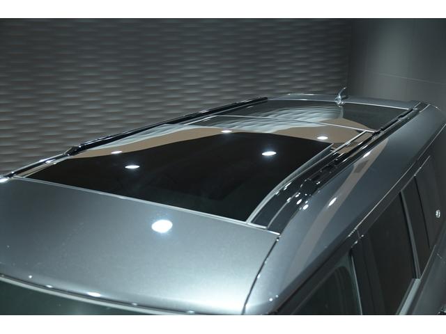 ディフェンダー 130SE D300 ワンオーナー/ブラックアウト/新品ジオランダーX-ATタイヤ/スライディングサンル-フ/メリディアンサウンド/純正エアサス/黒革シート/ブラインドスポット/サイドステップ/純正ナビ/全方位カメラ(9枚目)