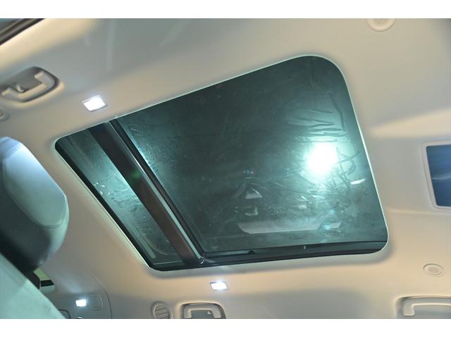 ディフェンダー 130SE D300 ワンオーナー/ブラックアウト/新品ジオランダーX-ATタイヤ/スライディングサンル-フ/メリディアンサウンド/純正エアサス/黒革シート/ブラインドスポット/サイドステップ/純正ナビ/全方位カメラ(10枚目)