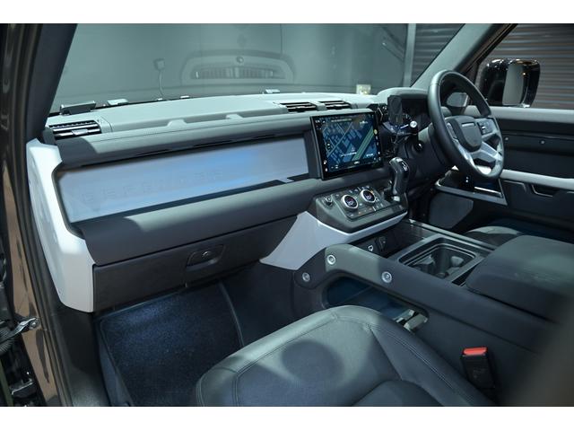 ディフェンダー 130SE D300 ワンオーナー/ブラックアウト/新品ジオランダーX-ATタイヤ/スライディングサンル-フ/メリディアンサウンド/純正エアサス/黒革シート/ブラインドスポット/サイドステップ/純正ナビ/全方位カメラ(11枚目)