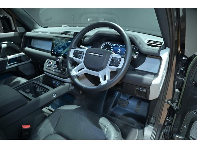 ディフェンダー 130SE D300 ワンオーナー/ブラックアウト/新品ジオランダーX-ATタイヤ/スライディングサンル-フ/メリディアンサウンド/純正エアサス/黒革シート/ブラインドスポット/サイドステップ/純正ナビ/全方位カメラ(13枚目)