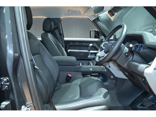 ディフェンダー 130SE D300 ワンオーナー/ブラックアウト/新品ジオランダーX-ATタイヤ/スライディングサンル-フ/メリディアンサウンド/純正エアサス/黒革シート/ブラインドスポット/サイドステップ/純正ナビ/全方位カメラ(14枚目)