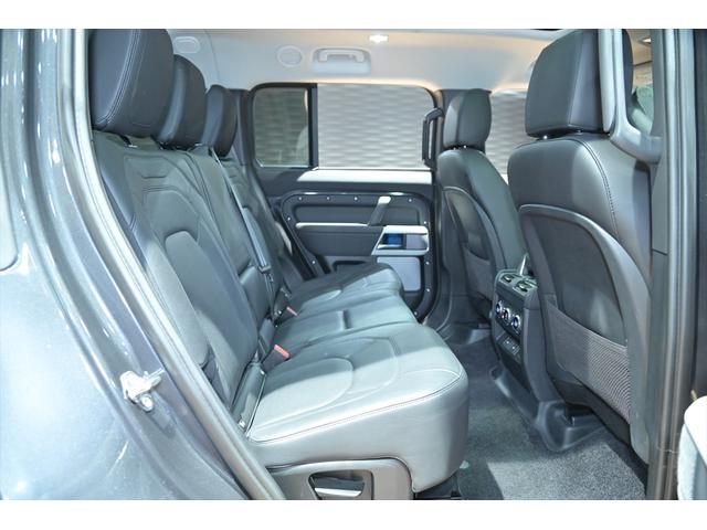 ディフェンダー 130SE D300 ワンオーナー/ブラックアウト/新品ジオランダーX-ATタイヤ/スライディングサンル-フ/メリディアンサウンド/純正エアサス/黒革シート/ブラインドスポット/サイドステップ/純正ナビ/全方位カメラ(24枚目)