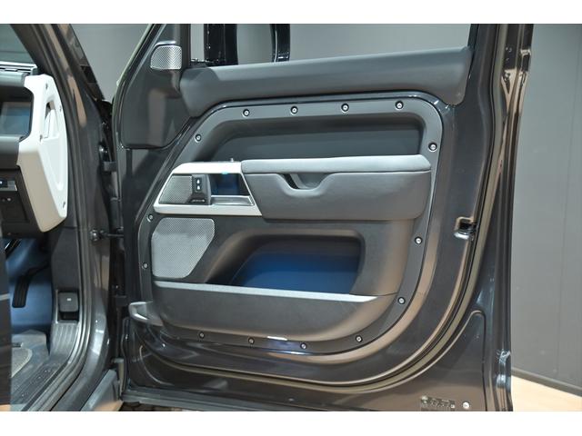 ディフェンダー 130SE D300 ワンオーナー/ブラックアウト/新品ジオランダーX-ATタイヤ/スライディングサンル-フ/メリディアンサウンド/純正エアサス/黒革シート/ブラインドスポット/サイドステップ/純正ナビ/全方位カメラ(27枚目)