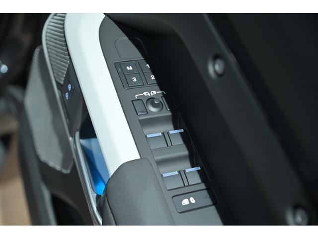 ディフェンダー 130SE D300 ワンオーナー/ブラックアウト/新品ジオランダーX-ATタイヤ/スライディングサンル-フ/メリディアンサウンド/純正エアサス/黒革シート/ブラインドスポット/サイドステップ/純正ナビ/全方位カメラ(31枚目)