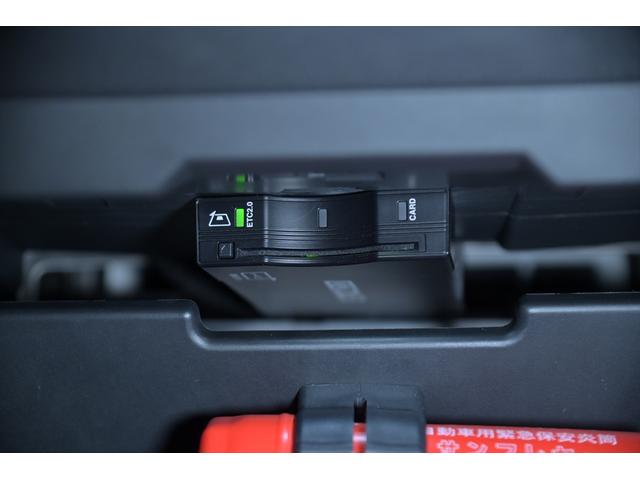 ディフェンダー 130SE D300 ワンオーナー/ブラックアウト/新品ジオランダーX-ATタイヤ/スライディングサンル-フ/メリディアンサウンド/純正エアサス/黒革シート/ブラインドスポット/サイドステップ/純正ナビ/全方位カメラ(39枚目)