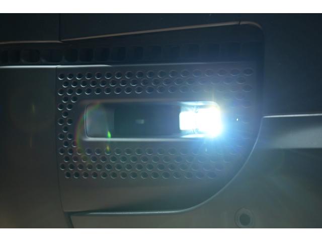 ディフェンダー 130SE D300 ワンオーナー/ブラックアウト/新品ジオランダーX-ATタイヤ/スライディングサンル-フ/メリディアンサウンド/純正エアサス/黒革シート/ブラインドスポット/サイドステップ/純正ナビ/全方位カメラ(51枚目)