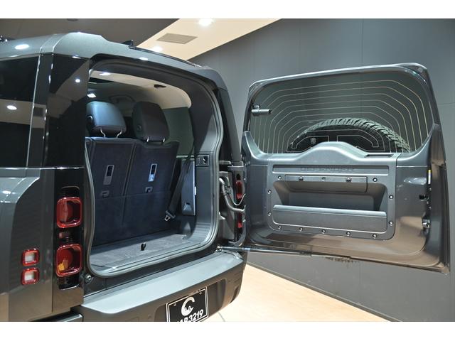 ディフェンダー 130SE D300 ワンオーナー/ブラックアウト/新品ジオランダーX-ATタイヤ/スライディングサンル-フ/メリディアンサウンド/純正エアサス/黒革シート/ブラインドスポット/サイドステップ/純正ナビ/全方位カメラ(60枚目)