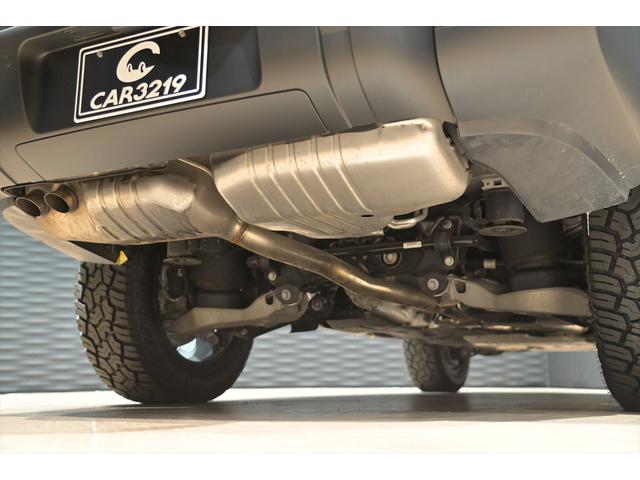 ディフェンダー 130SE D300 ワンオーナー/ブラックアウト/新品ジオランダーX-ATタイヤ/スライディングサンル-フ/メリディアンサウンド/純正エアサス/黒革シート/ブラインドスポット/サイドステップ/純正ナビ/全方位カメラ(62枚目)