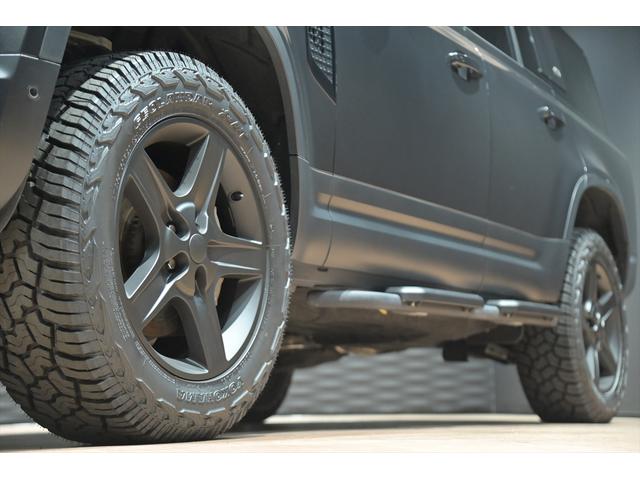 ディフェンダー 130SE D300 ワンオーナー/ブラックアウト/新品ジオランダーX-ATタイヤ/スライディングサンル-フ/メリディアンサウンド/純正エアサス/黒革シート/ブラインドスポット/サイドステップ/純正ナビ/全方位カメラ(64枚目)