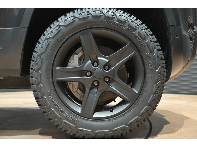 ディフェンダー 130SE D300 ワンオーナー/ブラックアウト/新品ジオランダーX-ATタイヤ/スライディングサンル-フ/メリディアンサウンド/純正エアサス/黒革シート/ブラインドスポット/サイドステップ/純正ナビ/全方位カメラ(67枚目)