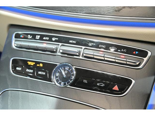 Eクラス E200 クーペ スポーツ ブルメスター/白革/純正AMG19インチAW/スライディングガラスルーフ/アンビエントライト/BSM/フルセグ/HDDナビ/全方位カメラ/ETC/ドライブレコーダー/クルコン/パフュームアトマイザー(31枚目)