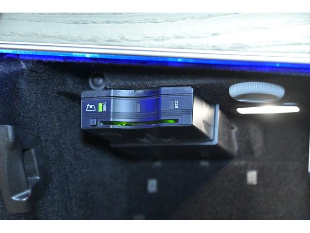 Eクラス E200 クーペ スポーツ ブルメスター/白革/純正AMG19インチAW/スライディングガラスルーフ/アンビエントライト/BSM/フルセグ/HDDナビ/全方位カメラ/ETC/ドライブレコーダー/クルコン/パフュームアトマイザー(40枚目)