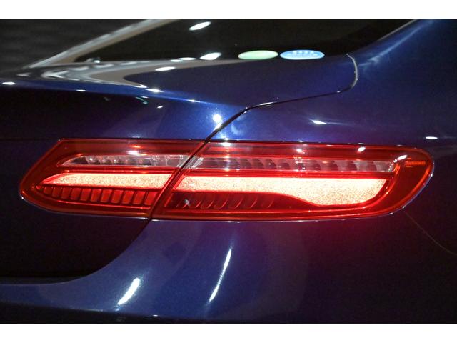 Eクラス E200 クーペ スポーツ ブルメスター/白革/純正AMG19インチAW/スライディングガラスルーフ/アンビエントライト/BSM/フルセグ/HDDナビ/全方位カメラ/ETC/ドライブレコーダー/クルコン/パフュームアトマイザー(56枚目)