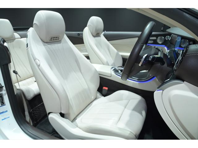 Eクラス E200 カブリオレ スポーツ 白革/シートヒーター/エアバランスPKG/BSM/HUD/純正HDDナビ/フルセグTV/全方位カメラ/カープレイ/アンビエントライト/ETC/ブルメスターサウンド/純正19インチAW/LEDライト(19枚目)